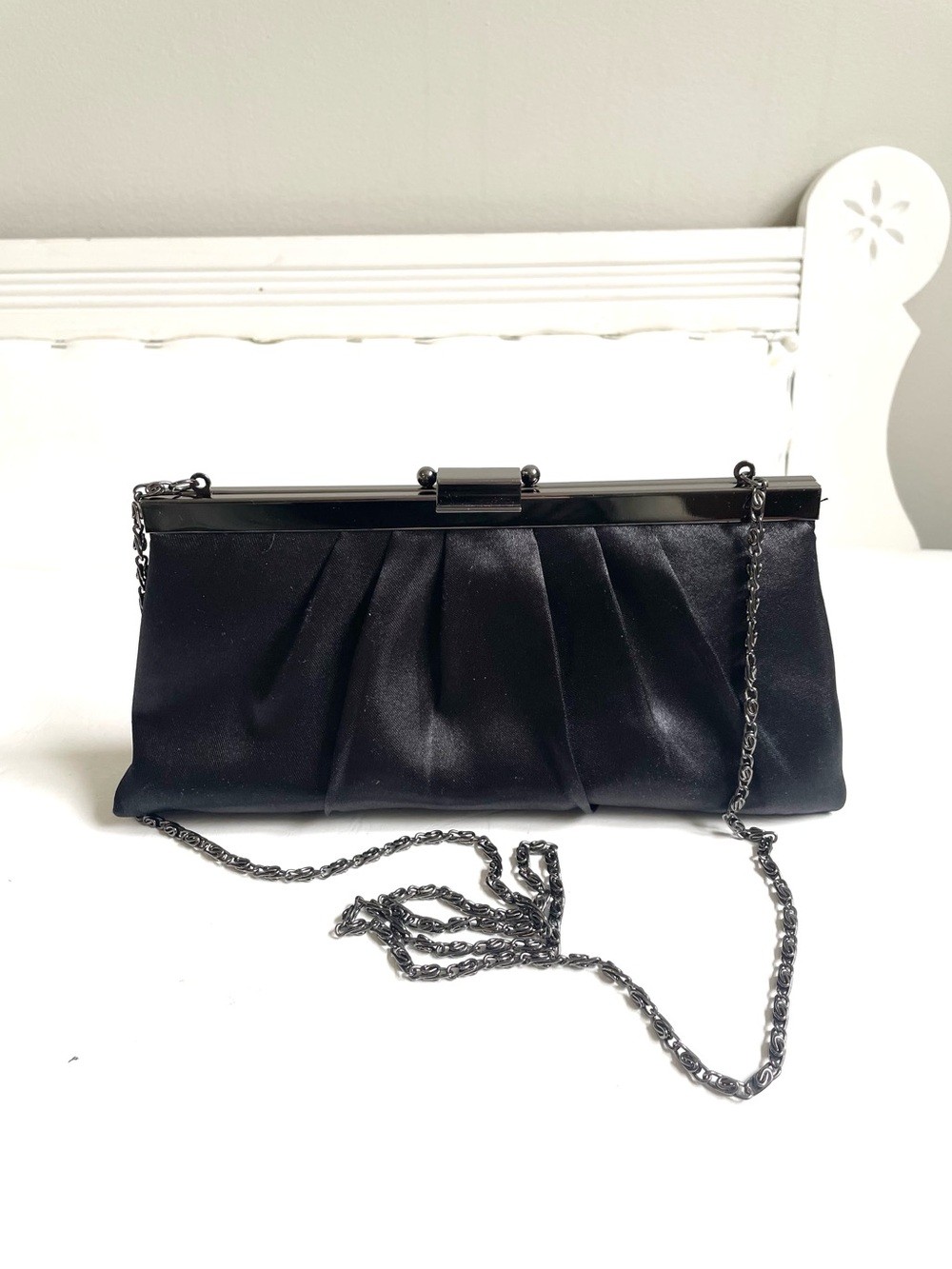 JESSICA MCCLINTOCK BLACK SATINY PLEATED EVENING BAG GUNMETAL FRAME CHAIN CLUTCH